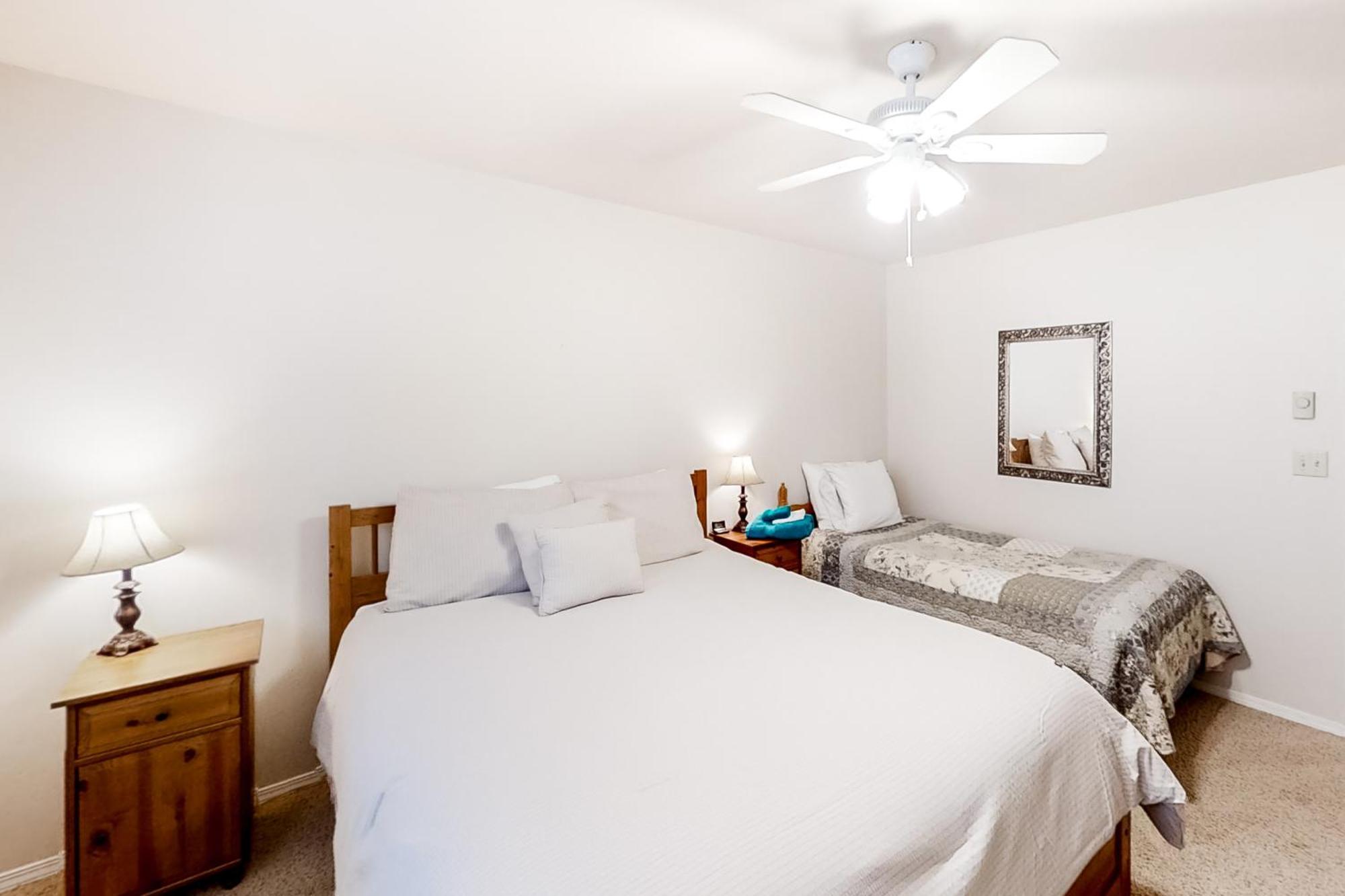 Creek Condos Joseph Room photo